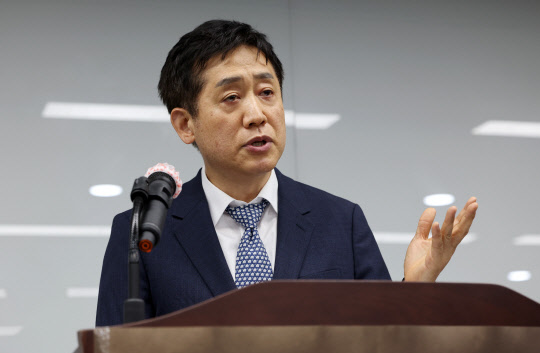 김주현 금융위원장 내정자는 최근 있었던 가상자산 폭락 사태와 관련해 관계자들이 책임있는 모습을 보여야 한다고 강조했다. 연합뉴스